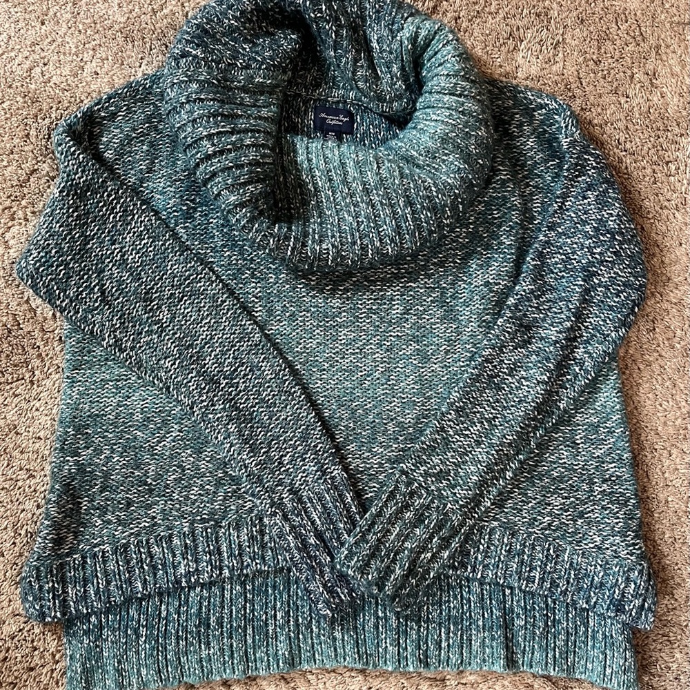 American Eagle Cropped Blue/Teal Sweater